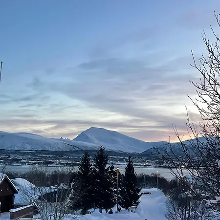 Unique For Unforgettable Adventure, Perfect For The Whole Family,4 Bedroom And 2 Bath * Tromsø