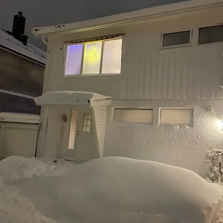 Unique For Unforgettable Adventure, Perfect For The Whole Family,4 Bedroom And 2 Bath Villa Tromsø