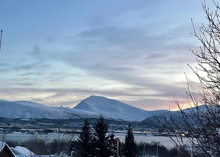 Unique For Unforgettable Adventure, Perfect For The Whole Family,4 Bedroom And 2 Bath * Tromsø